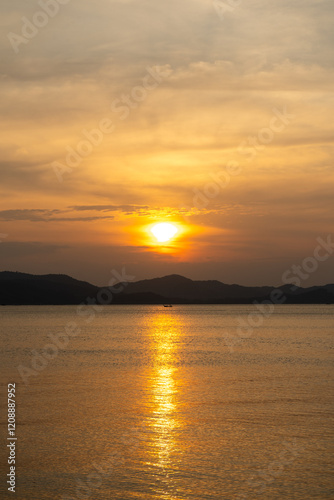 Fototapeta Naklejka Na Ścianę i Meble -  sunset over the sea