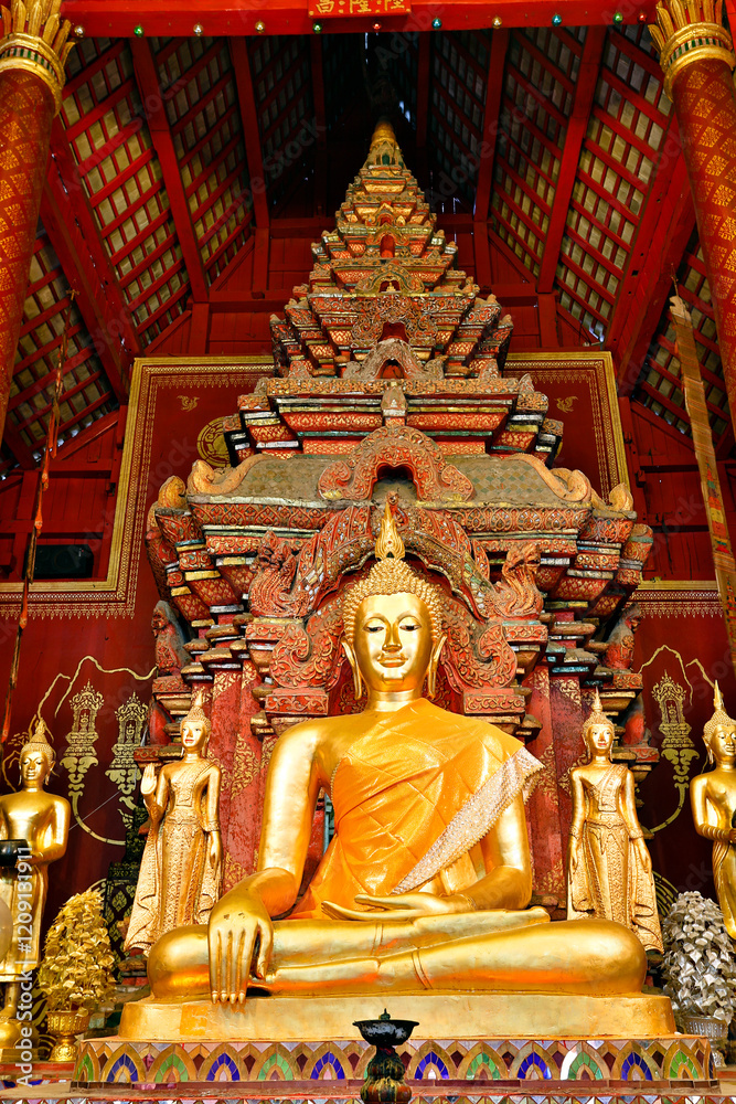 Fototapeta premium Wat Chiang Man Lanna Style Thai Temple Chiang Mai