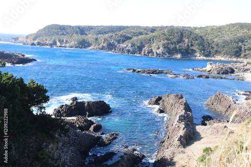 伊豆半島南部の爪木崎、俵磯と入り江の海景。 photo