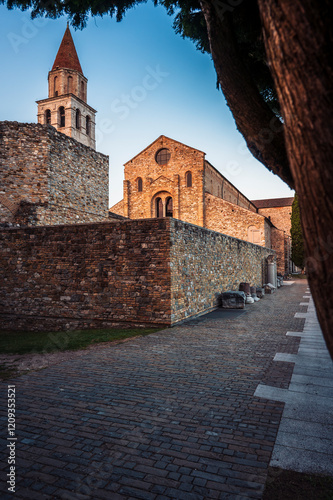 The main city of ancient Rome. Aquileia between Roman colonization and the birth of Christianity.