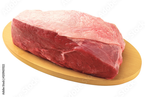 pedaço de carne bovina crua sobre tábua de servir isolado em fundo transparente