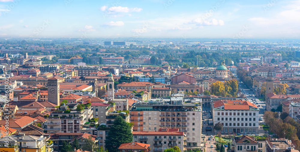 Fototapeta premium Beautiful panoramic view of to the old town Bergamo, Italy