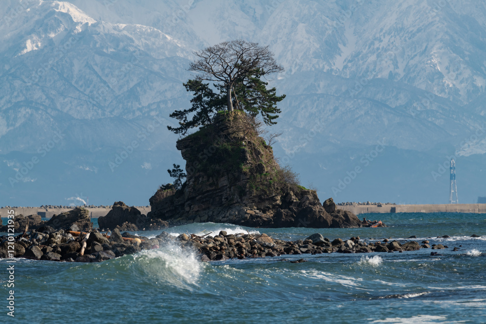 雨晴海岸・女岩と立山連峰