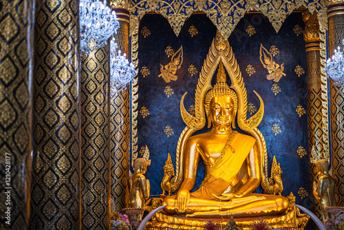 Obraz na płótnie Beautiful Golden Buddha statues of the statue of ancient thai art style at Wat Phra Si Rattana Mahathat to as Wat Yai is a Buddhist temple It is a major tourist Phitsanulok,Thailand. w salonie