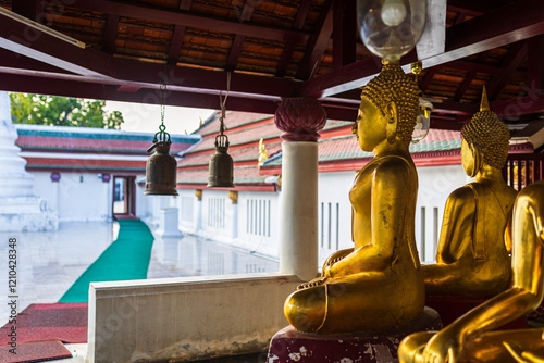 Obraz na płótnie Old Beautiful Golden Buddha Many statues at Wat Phra Si Rattana Mahathat also colloquially referred to as Wat Yai is a Buddhist temple It is a major tourist is Public places in Phitsanulok,Thailand. w salonie