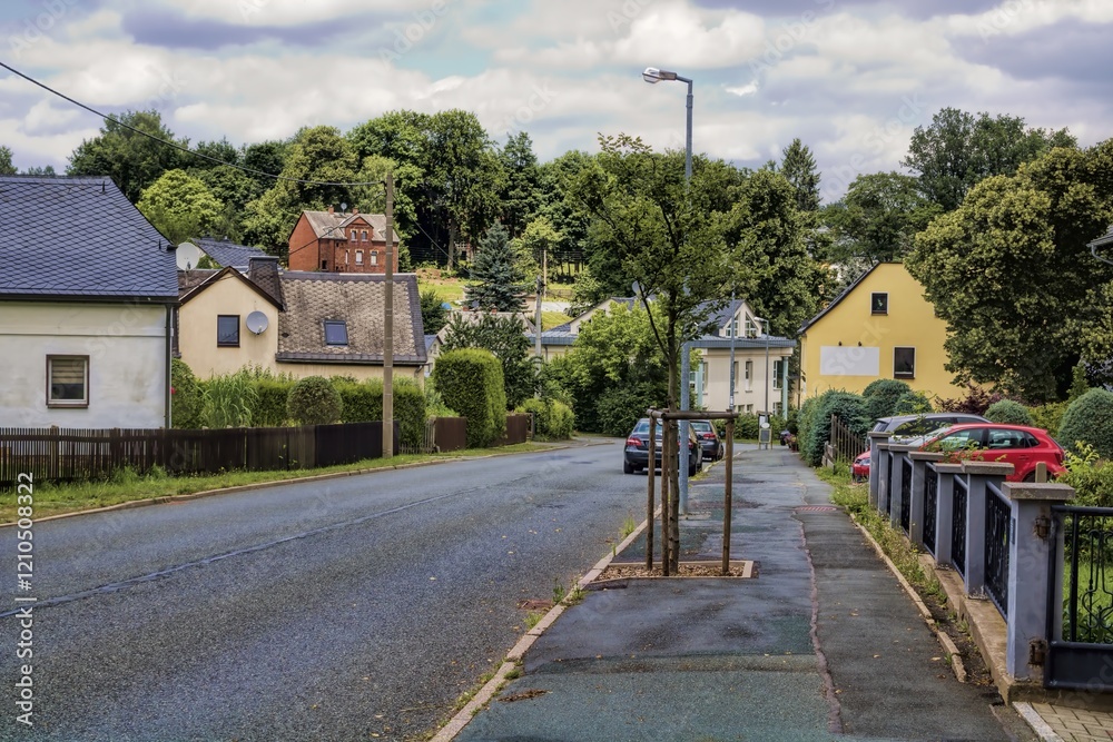 bad brambach, deutschland - stadtpanorama mit alten häusern