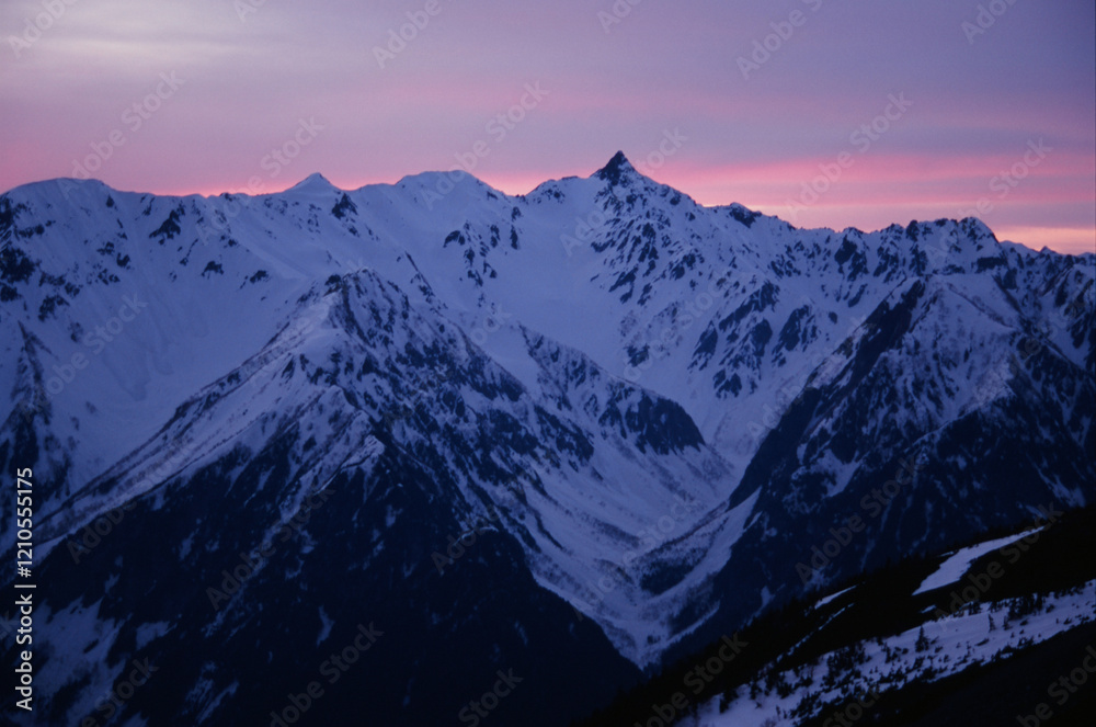 Fototapeta premium 夕焼けと槍ヶ岳
