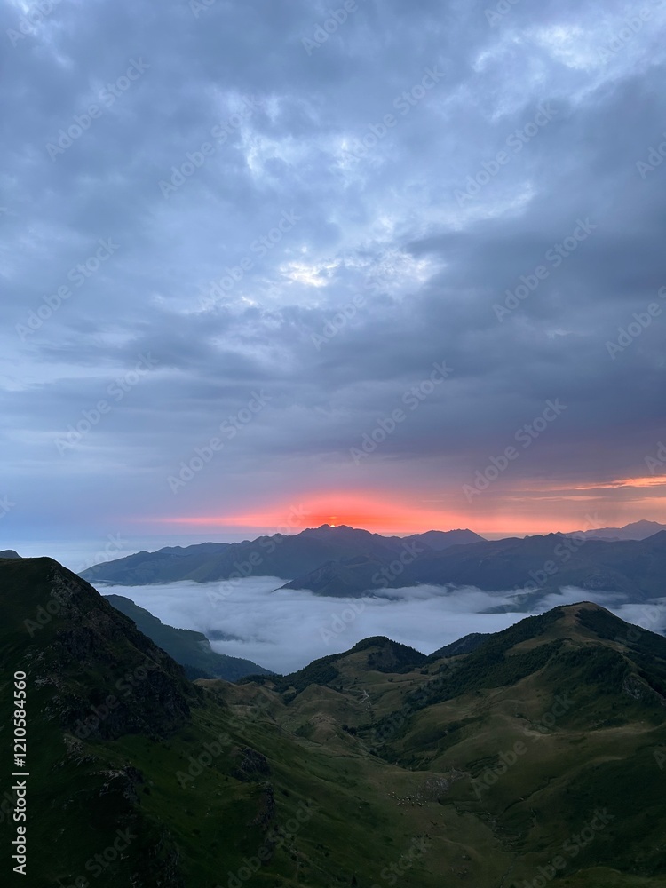 Obraz premium Sunset, sunrise, mountains