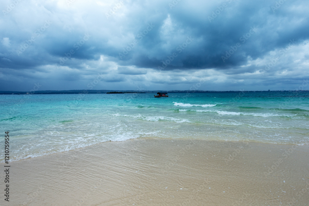 Fototapeta premium Dark clouds on the ocean