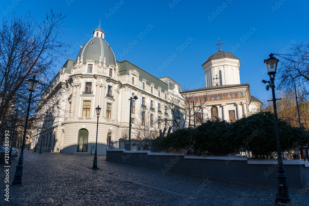 Obraz premium Bucharest, Romania — 18 January 2025: Saint Demetrius Church (Biserica Sfântul Dumitru) Church. Architecture of the old city.