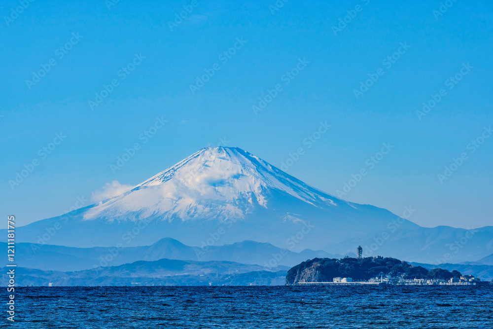 江ノ島と富士山