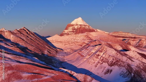 One Day, You Will Visit Mount Kailash! Not the Highest Peak in the Gangdise Range, But the Most Famous Snow Mountain, Revered as the 'Center of the World' with Divine-like Patterns Shaped by Wind and