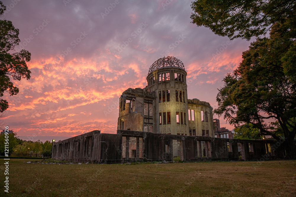 Fototapeta premium The Genbaku Dome in Hiroshima at sunset