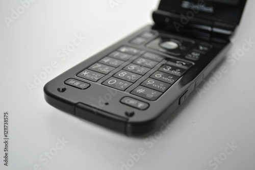 黒色のガラケー　折り畳み携帯