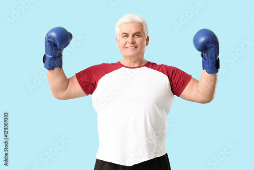 Sporty senior man with boxi...