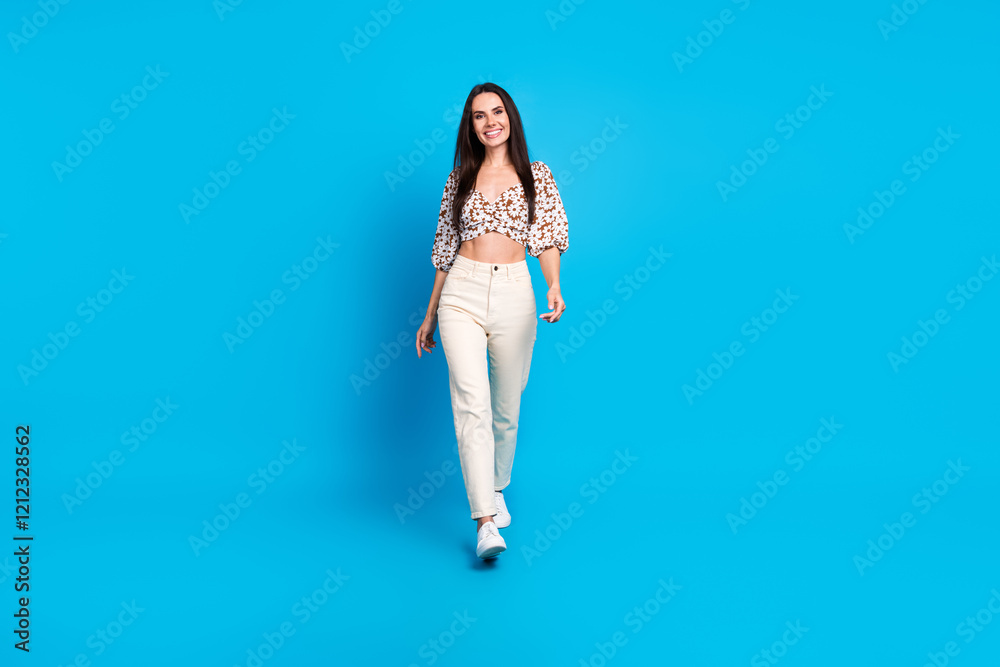 Φωτογραφία Photo of lovely gorgeous woman wear stylish clothes collection isolated on blue