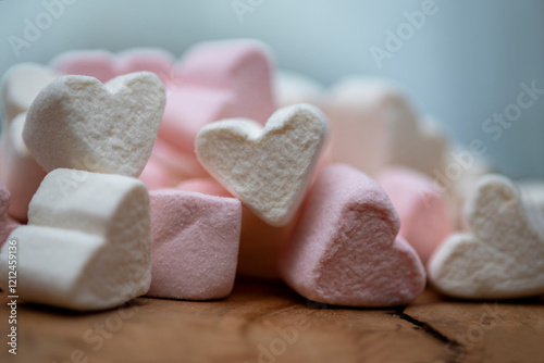 Marshmallow Herzen in rosa und weiß. Nebeneinander von oben und übereinander liegend fotografiert. photo