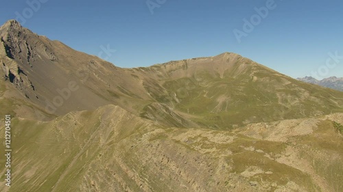 Vue aérienne panorama montagnes et vallée photo