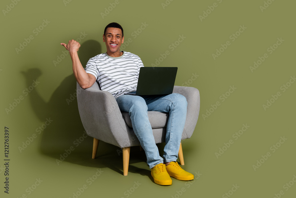 Εκτύπωση καμβά Full length photo of funky cool guy dressed striped t-shirt texting modern gadge