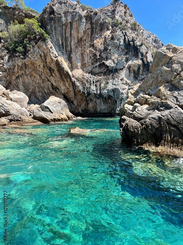 Foto Rocky coastline of Plomari, Greece