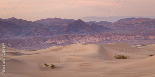 Sunset colours over the Mesquite Flat Sand Dunes in California’s Death Valley National Park 