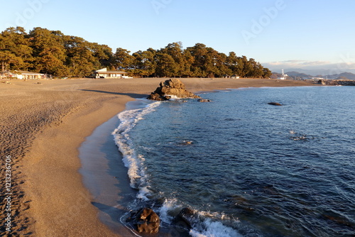 Wallpaper Mural 桂浜　穏やかな朝の浜辺　冬　（高知県　高知市） Torontodigital.ca