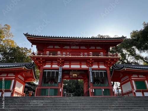 晴れた朝の京都・八坂神社・八坂神社西楼門 photo