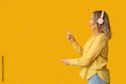 Pretty young woman with mod...