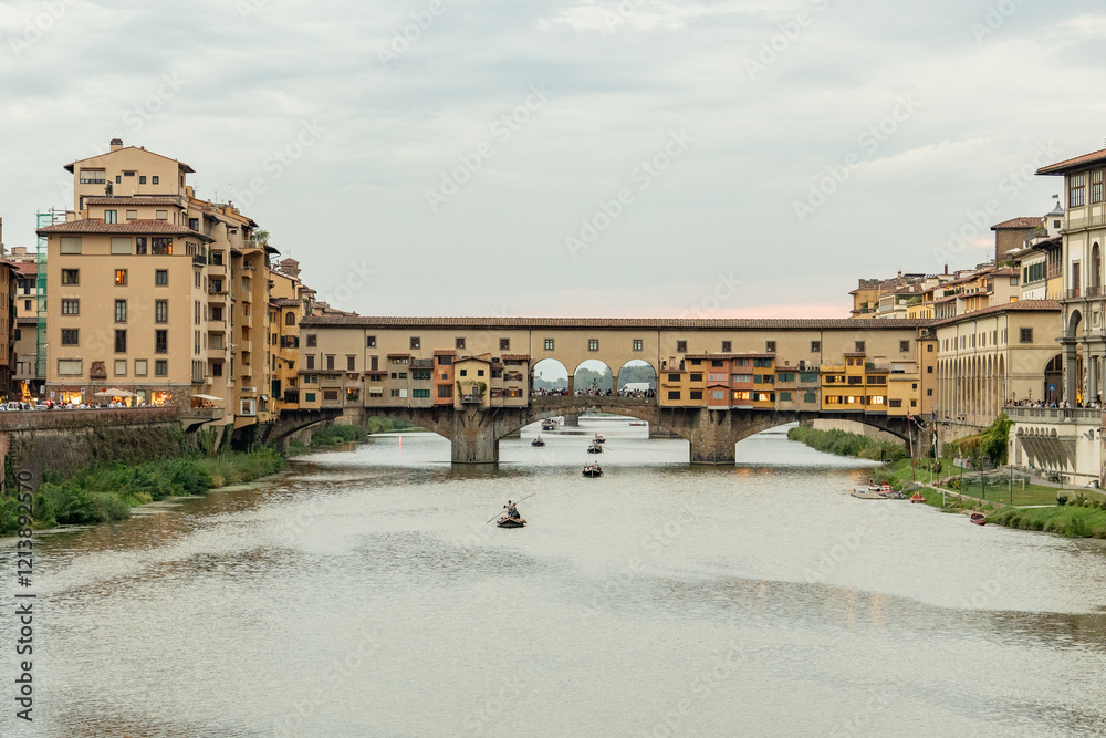 Fototapeta premium Ponte Vecchio Bridge and Arno River, Florence, Italy.