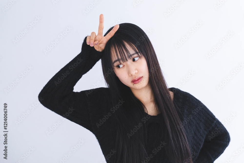 黒髪の若い女性 黒髪の若い女性