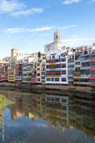 Obraz na płótnie Colorful houses reflecting in the onyar river in girona, catalonia w salonie