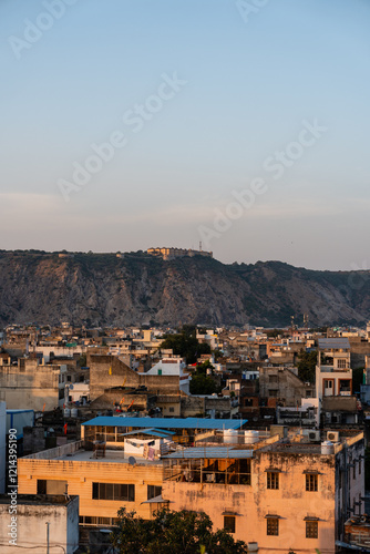 Obraz na płótnie Ausblick über die Stadt Jaipur in Indien bei Sonnenuntergang
w salonie