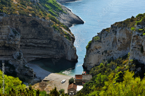 Croazia - Isola di Vis: Sipaggia di Stiniva photo