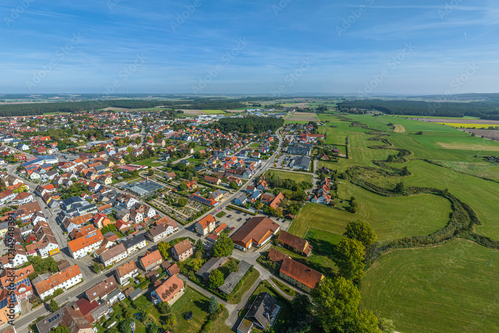 Fototapeta premium Herbstlicher Ausblick auf die Marktgemeinde Bechhofen in Mittelfranken