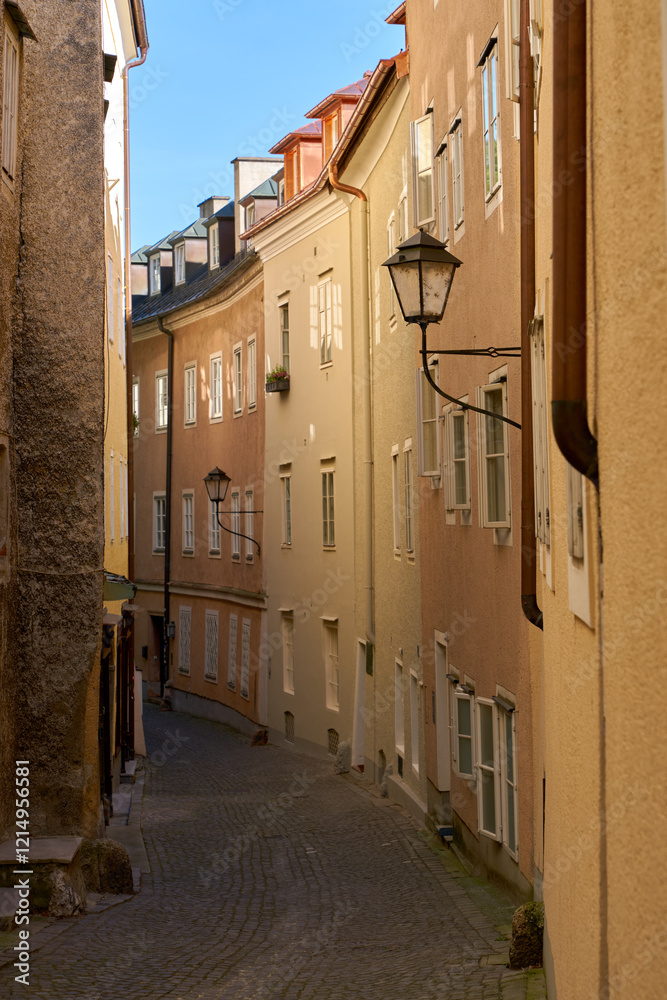 Obraz premium Historic Steingasse Street Salzburg Austria. Windy, narrow Steingasse street in the historic city center of Salzburg, Austria.
