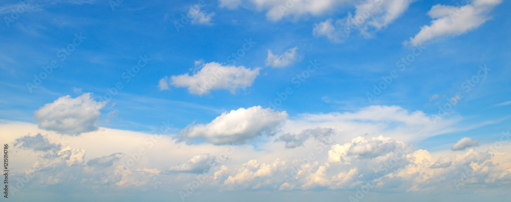 Obraz premium Blue sky and light cumulus clouds.