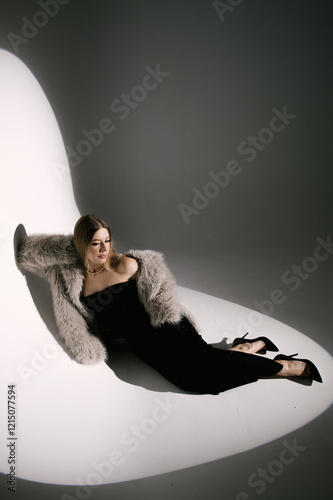 Obraz na płótnie Portrait of a woman in a studio with professional lighting in a smart dress with gloves and a fur coat w salonie