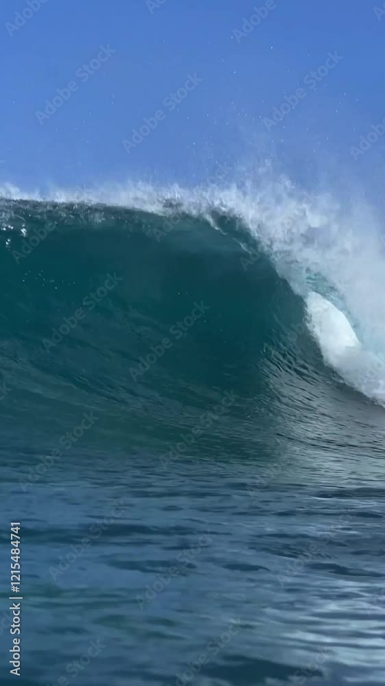 Video of powerful wave in the Indian Ocean. Vertical video Video of powerful wave in the Indian Ocean. Vertical video