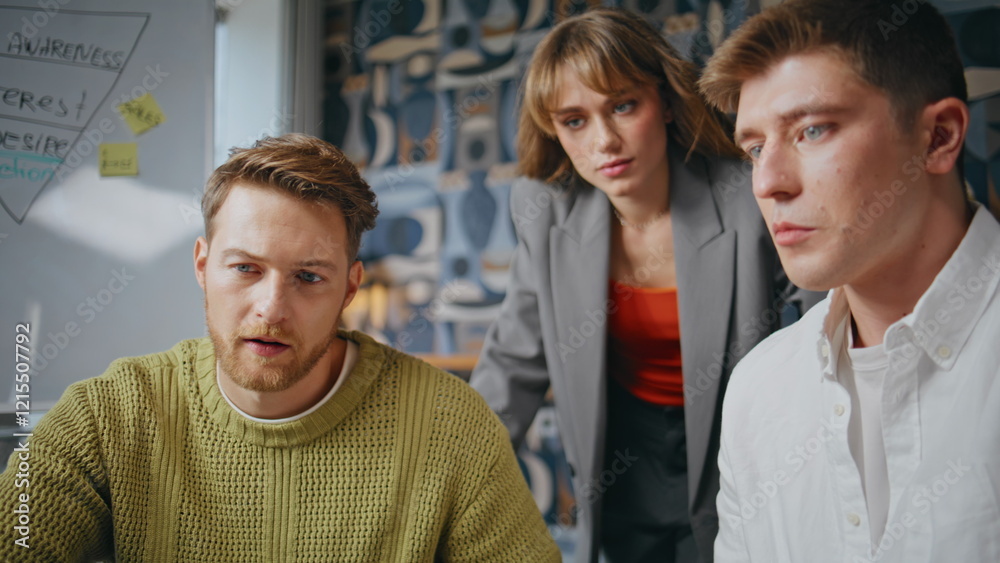 Obraz premium Young businesspeople working office agency closeup. Manager assisting designers