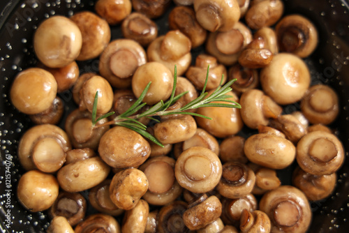 Freshly cooked button mushr...