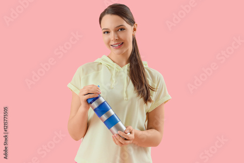 Sporty young woman with bot...