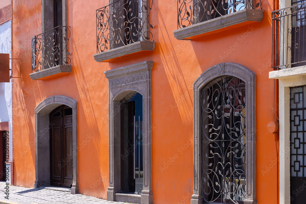 Φωτογραφία Scenic colorful colonial architecture of Cholula streets in historic center in Mexico Puebla