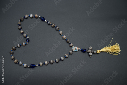 Luxury Vintage Wooden Beaded Cross Pendant Necklace - Versatile Fashion Accessory for Daily and Holiday Wear, Jewelry for All Seasons photo