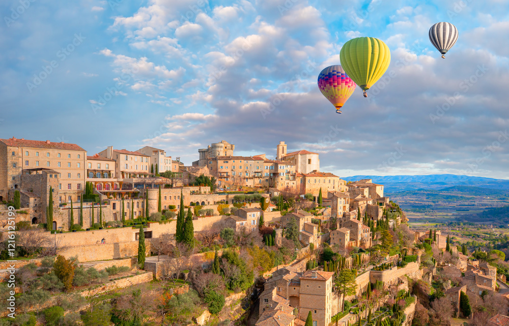 Φωτογραφία Hot air balloon flying over Beautiful medieval town Gordes - Provence, France