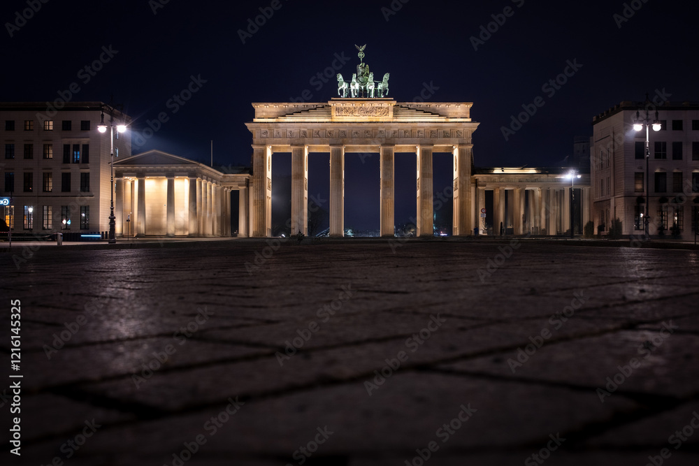 the Brandenburg Gate in Berlin by night