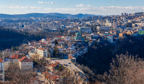 Obraz na płótnie Veliko Tarnovo town on a hill w salonie