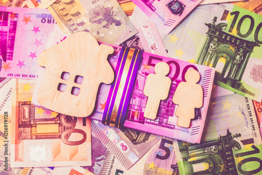 Φωτογραφία Symbol of home and family against the background of the Euro currency