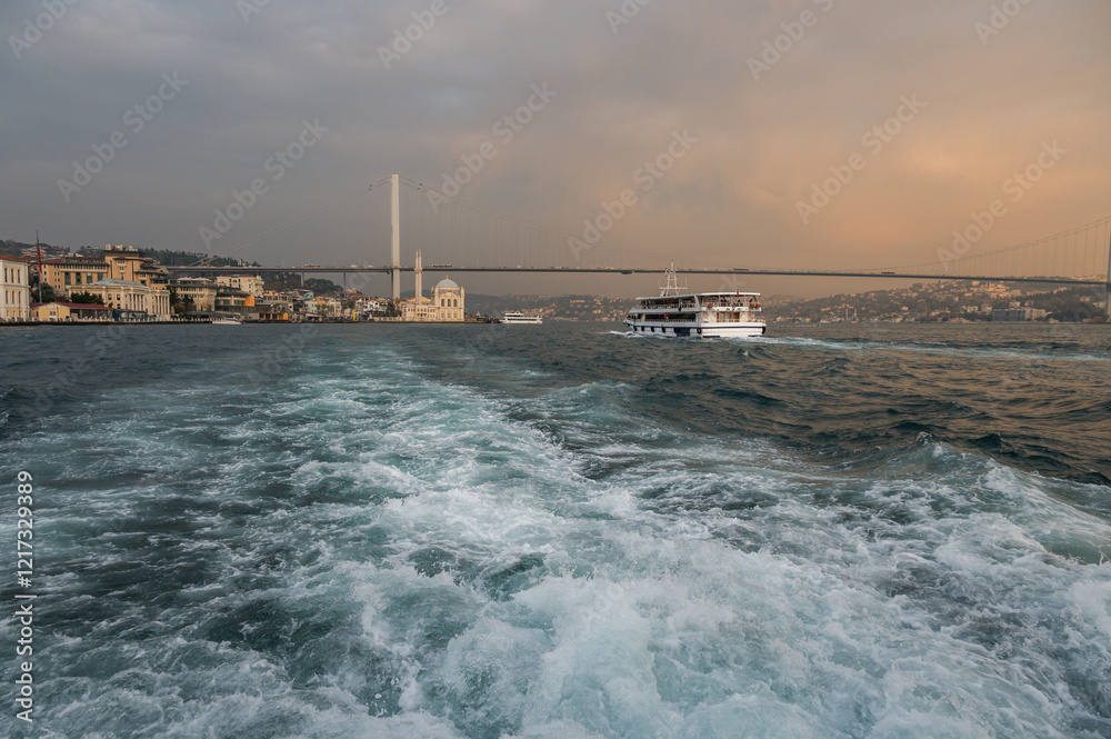 Amazing sunset view from the Bosphorus to Ortakoy Mosque, formally the Büyük Mecidiye Camii in Beşiktaş, Istanbul, Turkey Amazing sunset view from the Bosphorus to Ortakoy Mosque, formally the Büyük Mecidiye Camii in Beşiktaş, Istanbul, Turkey