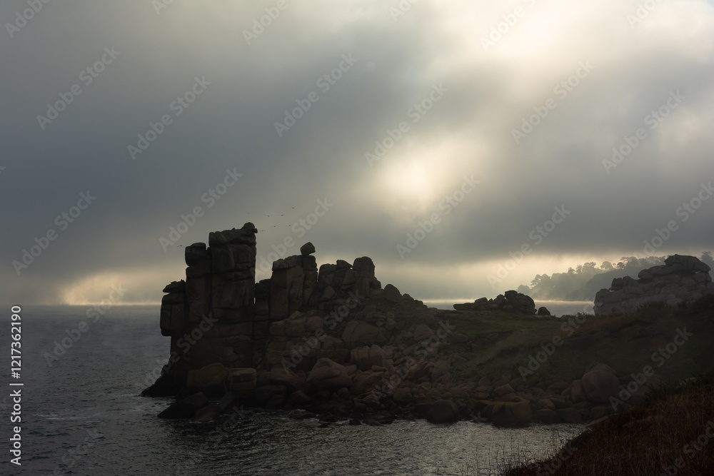 Magnifique vue sur la côte de granit rose au lever du jour - Bretagne France Magnifique vue sur la côte de granit rose au lever du jour - Bretagne France