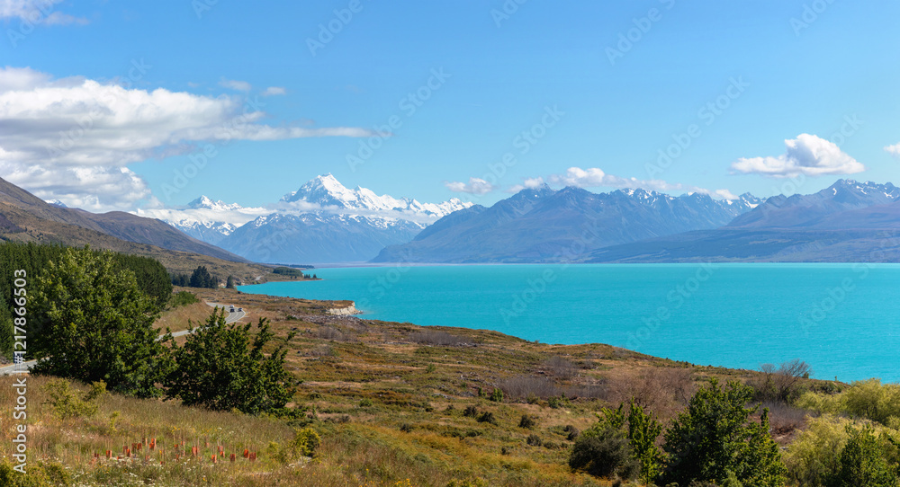 Fototapeta premium Picturesque lake Pukaki and snow capped mount Cook, South Island, New Zealand